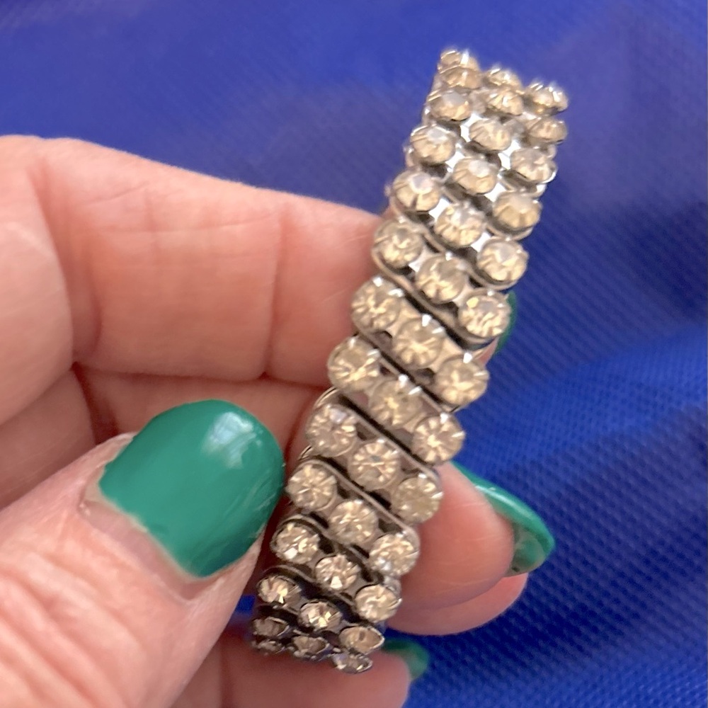 1940’s 3 Row Slant Crystal Stretch Bracelet! Crystals just Sparkle! Rare Find